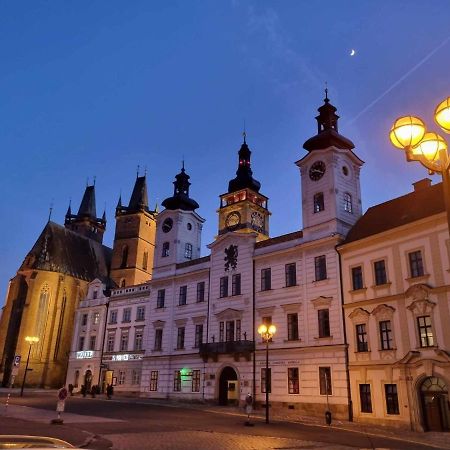 Luxusni Studio Na Velkem Namesti, Wi-Fi, Netflix Hradec Králové Dış mekan fotoğraf