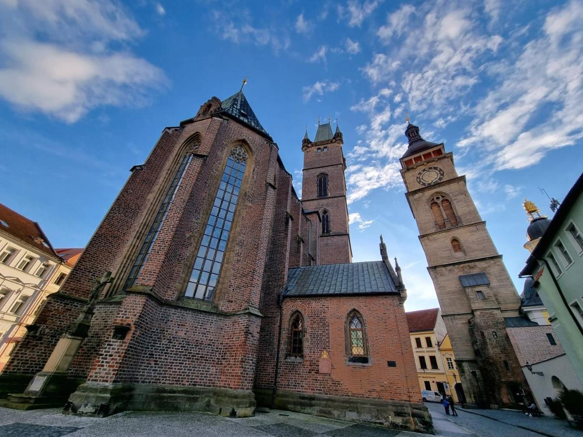 Luxusni Studio Na Velkem Namesti, Wi-Fi, Netflix Hradec Králové Dış mekan fotoğraf