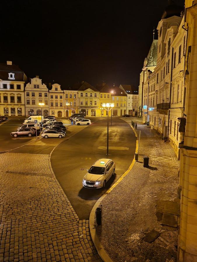 Luxusni Studio Na Velkem Namesti, Wi-Fi, Netflix Hradec Králové Dış mekan fotoğraf