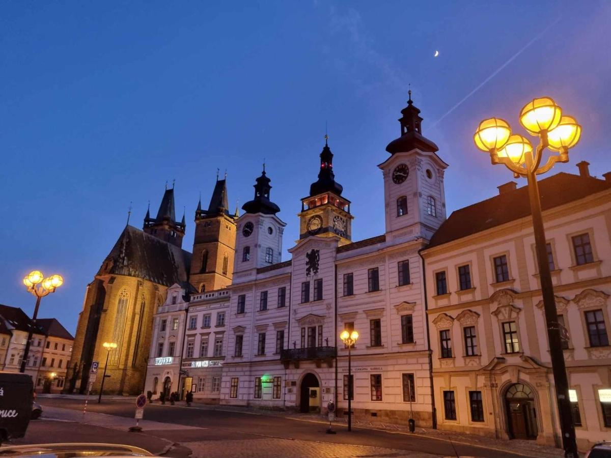 Luxusni Studio Na Velkem Namesti, Wi-Fi, Netflix Hradec Králové Dış mekan fotoğraf